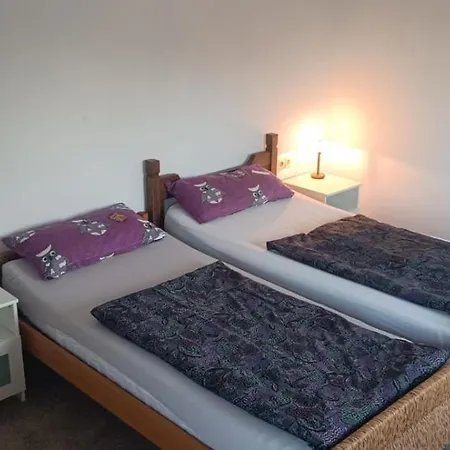 Uebernachtungen 75 M2 Grosser Parkplatz Wlan 1 Stock Im Haus Appartement