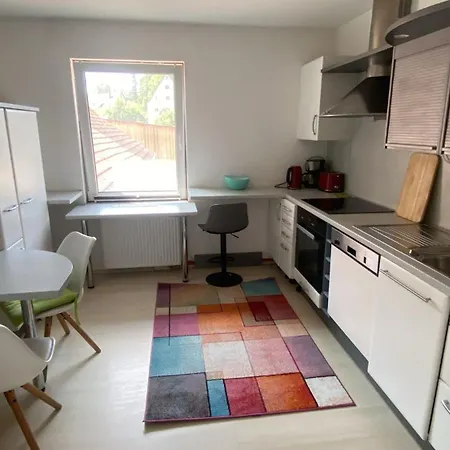 Uebernachtungen 75 M2 Grosser Parkplatz Wlan 1 Stock Im Haus Appartement