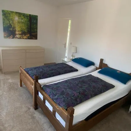 Uebernachtungen 75 M2 Grosser Parkplatz Wlan 1 Stock Im Haus