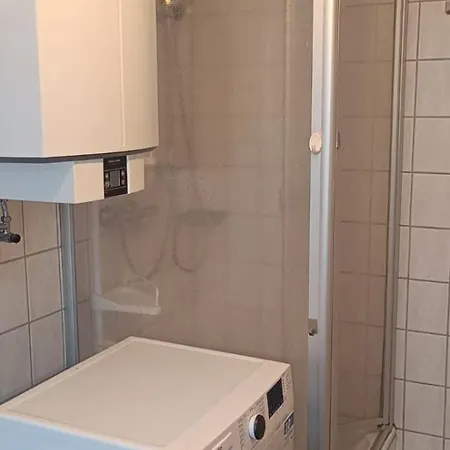 Uebernachtungen 75 M2 Grosser Parkplatz Wlan 1 Stock Im Haus *