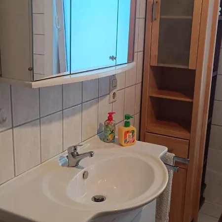 Appartement Uebernachtungen 75 M2 Grosser Parkplatz Wlan 1 Stock Im Haus