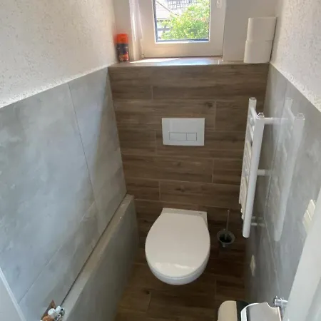 Uebernachtungen 75 M2 Grosser Parkplatz Wlan 1 Stock Im Haus