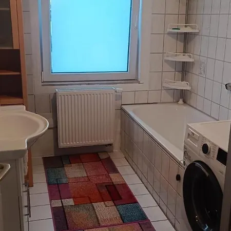 Uebernachtungen 75 M2 Grosser Parkplatz Wlan 1 Stock Im Haus Appartement