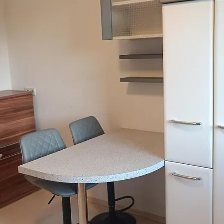 Uebernachtungen 75 M2 Grosser Parkplatz Wlan 1 Stock Im Haus Appartement